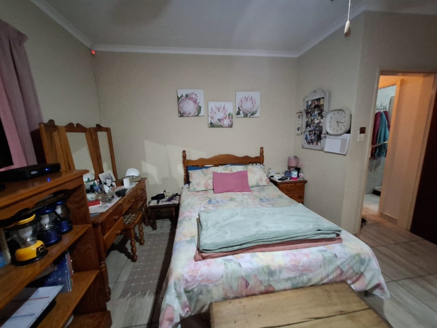 4 Bedroom Property for Sale in Geelhoutpark North West